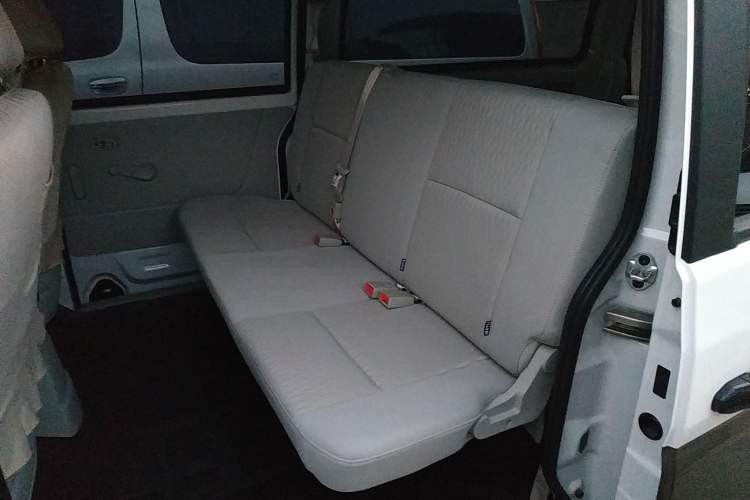 Used Jinbei New Hiace X30L 2023 1.5L Super-Enjoyment Edition Passenger Van 5/6/7-Seater Non-Air-Conditioned Version SWC15M Left Rear Seat