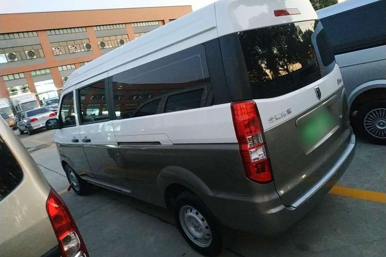 Used Jinbei New Hiace X30L 2023 1.5L Super-Enjoyment Edition Passenger Van 5/6/7-Seater Non-Air-Conditioned Version SWC15M Left Side