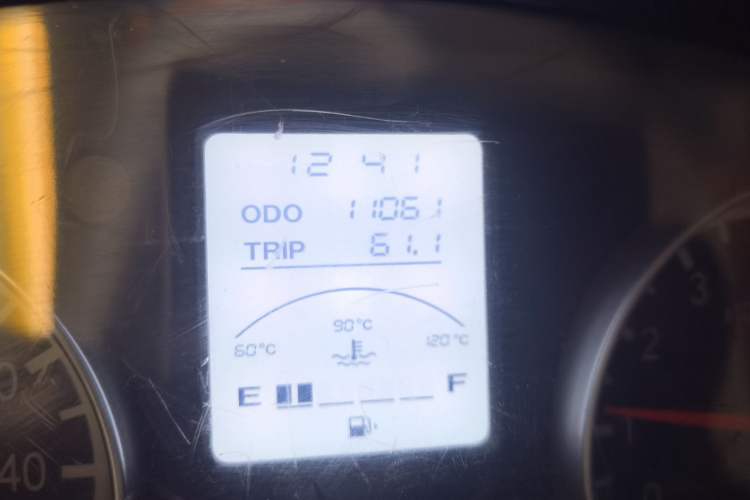 Used Jinbei New Hiace X30L  Odometer Close Up