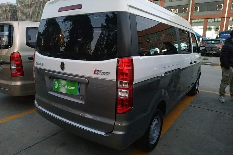 Used Jinbei New Hiace X30L 2023 1.5L Super-Enjoyment Edition Passenger Van 5/6/7-Seater Non-Air-Conditioned Version SWC15M Rear Right 45 Deg