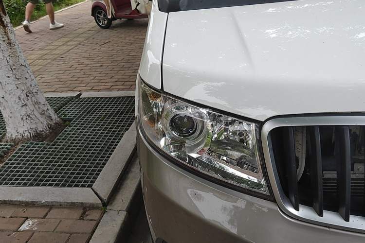 Used Jinbei New Hiace X30L  Right Front Headlight