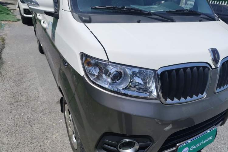 Used Jinbei New Hiace X30L 2023 1.5L Wealth Edition Van 2/5-Seater Air-Conditioned Model SWC15M Right Front Headlight