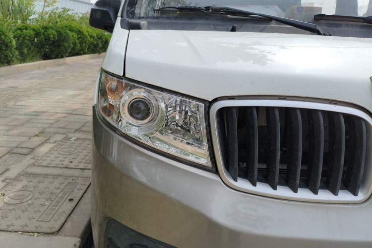 Used Jinbei New Hiace X30L 2023 1.5L Super Enjoyment Van 2/5 Seats Non-Air-Conditioned Version SWC15M Right Front Headlight