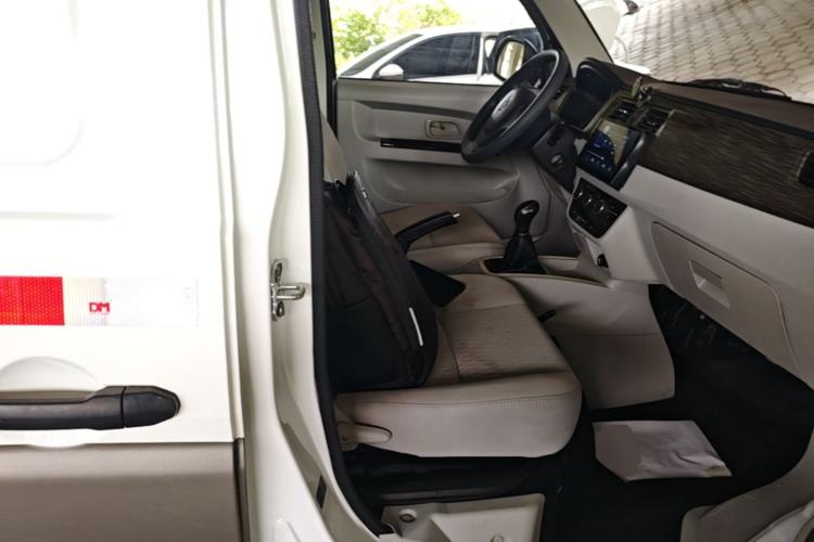 Used Jinbei New Hiace X30L 2023 1.5L Super Enjoyment Van 2/5 Seats Non-Air-Conditioned Version SWC15M Right Front Seat