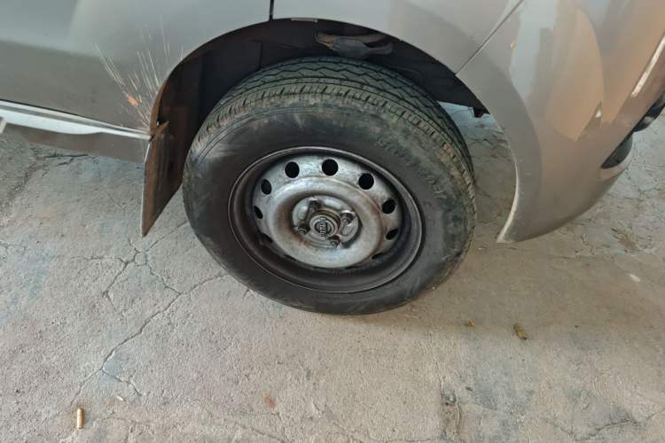 Used Jinbei New Hiace X30L 2023 1.5L Wealth Edition Passenger Van 5/6/7-Seater Central Air Conditioning Version SWC15M Right Front Wheel Hub