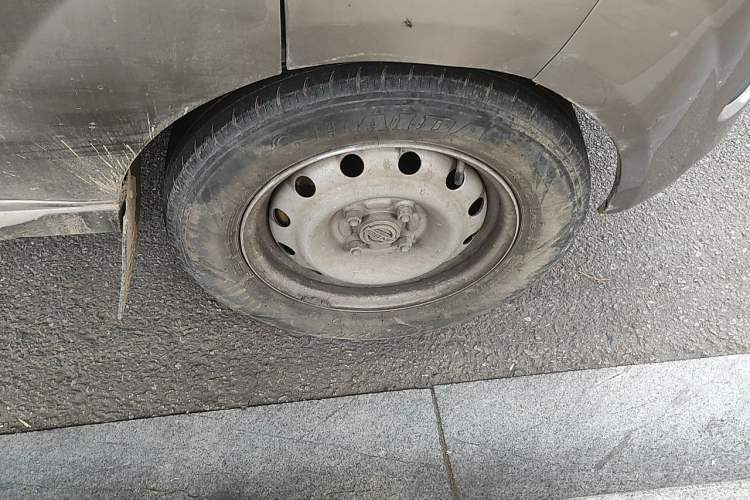 Used Jinbei New Hiace X30L  Right Front Wheel Hub