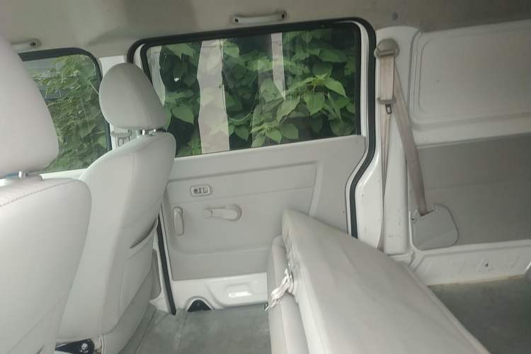 Used Jinbei New Hiace X30L 2023 1.5L Wealth Edition Van 2/5 Seats Non-Air-Conditioned Version SWC15M Right Rear Door Interior