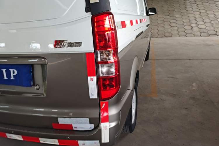 Used Jinbei New Hiace X30L 2023 1.5L Super Enjoyment Van 2/5 Seats Non-Air-Conditioned Version SWC15M Right Rear Taillight