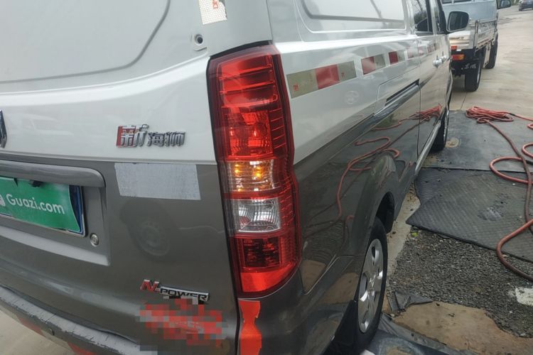 Used Jinbei New Hiace X30L 2023 1.5L Wealth Edition Van 2/5 Seats Non-Air-Conditioned Version SWC15M Right Rear Taillight