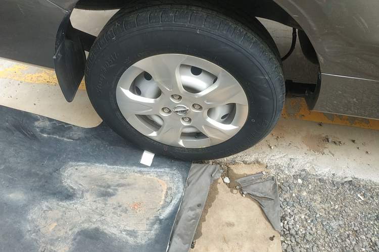 Used Jinbei New Hiace X30L 2023 1.5L Wealth Edition Van 2/5 Seats Non-Air-Conditioned Version SWC15M Right Rear Wheel Hub