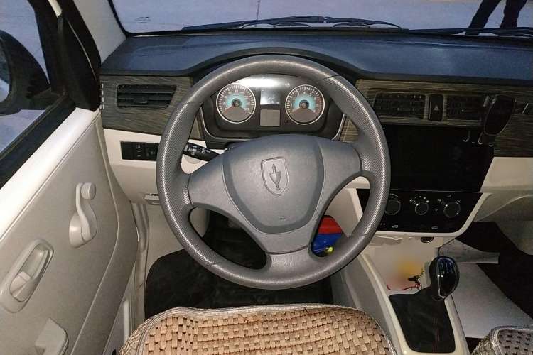 Used Jinbei New Hiace X30L 2023 1.5L Super-Enjoyment Edition Passenger Van 5/6/7-Seater Non-Air-Conditioned Version SWC15M Steering Wheel