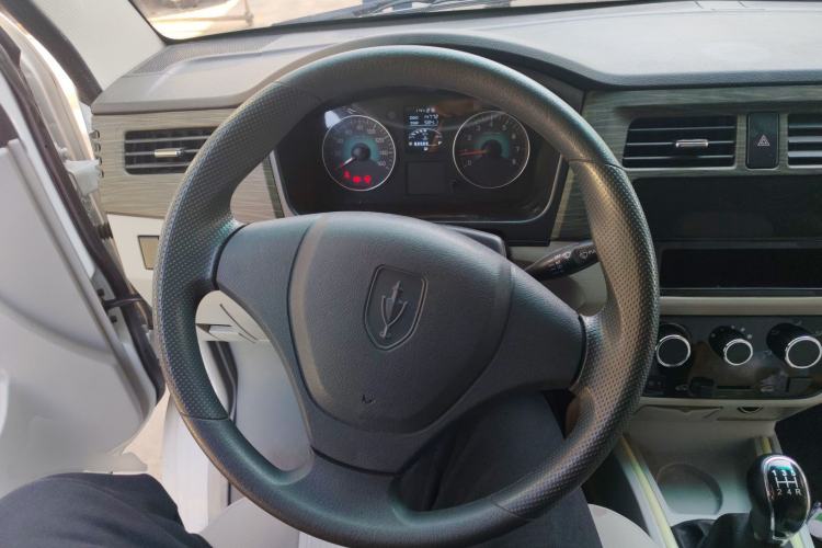 Used Jinbei New Hiace X30L 2023 1.5L Super Enjoyment Van 2/5 Seats Non-Air-Conditioned Version SWC15M Steering Wheel