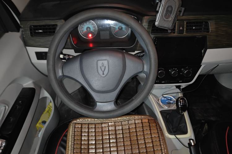 Used Jinbei New Hiace X30L 2023 1.5L Super-Enjoyment Edition Passenger Van 5/6/7-Seater Non-Air-Conditioned Version SWC15M Steering Wheel