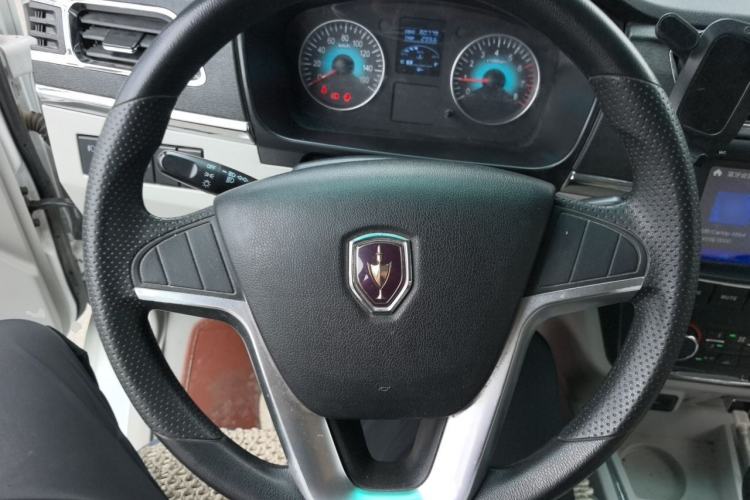 Used Jinbei New Hiace X30L 2023 1.5L Wealth Edition Passenger Van 5/6/7-Seater Central Air Conditioning Version SWC15M Steering Wheel