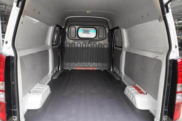 Used Jinbei New Hiace X30L 2023 1.5L Wealth Edition Van 2/5-Seater Air-Conditioned Model SWC15M Trunk
