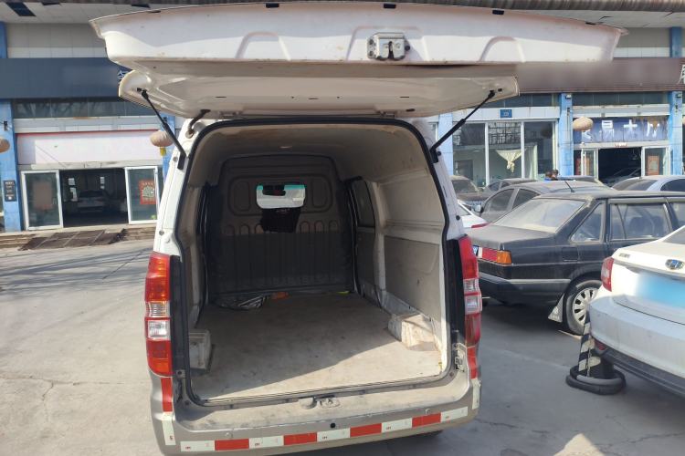 Used Jinbei New Hiace X30L 2023 1.5L Wealth Edition Van 2/5 Seats Non-Air-Conditioned Version SWC15M Trunk