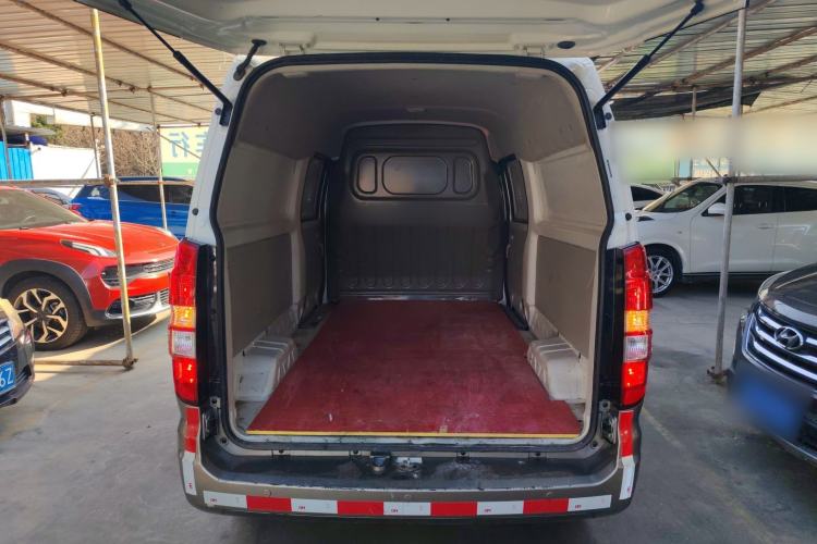 Used Jinbei New Hiace X30L 2023 1.5L Super Enjoyment Van 2/5 Seats Non-Air-Conditioned Version SWC15M Trunk