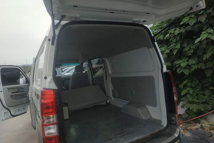 Used Jinbei New Hiace X30L 2023 1.5L Wealth Edition Van 2/5 Seats Non-Air-Conditioned Version SWC15M Trunk