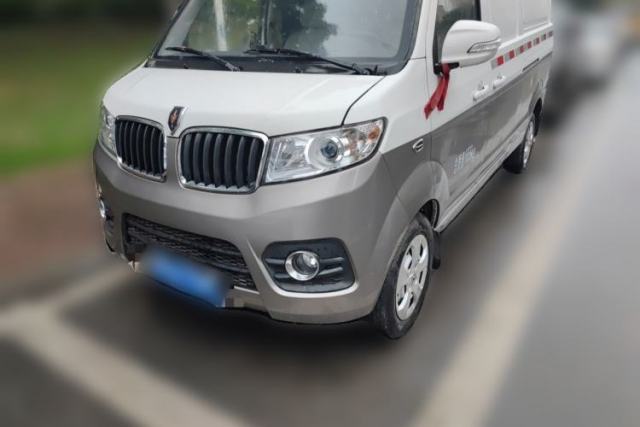 Used Jinbei New Hiace X30L Golden Cup Hi‑Lander X30L, manual‑drive, two‑seat, 1.5L gasoline, enclosed van, air‑conditioned version