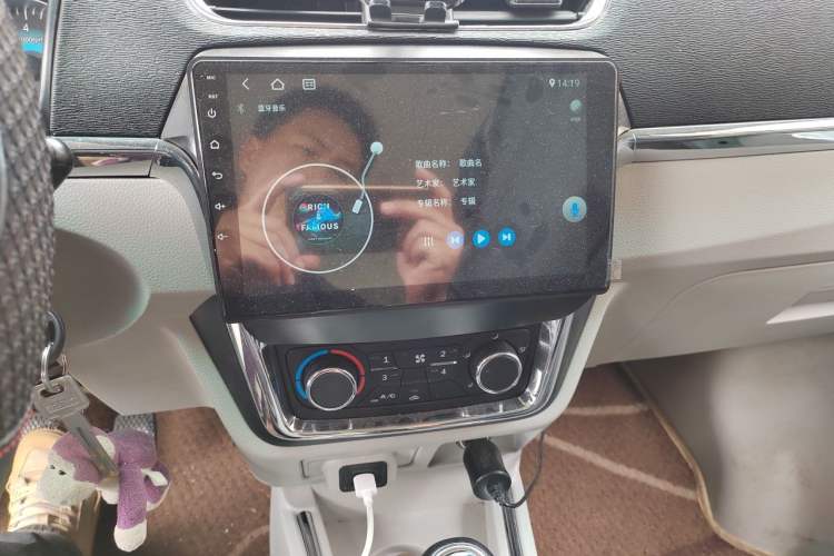 Used Jinbei New Hiace X30L 2024 Wealth Edition Passenger Van 5/6/7 Seater Front-Mounted Air Conditioning Audio And AC Panel