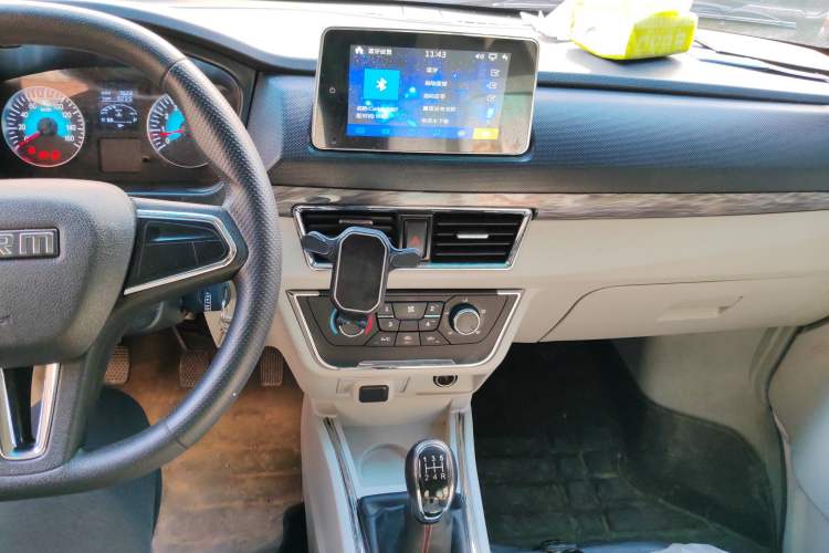 Used Jinbei New Hiace X30L 2024 Wealth Edition Passenger Vehicle 5/6/7 Seater Audio And AC Panel