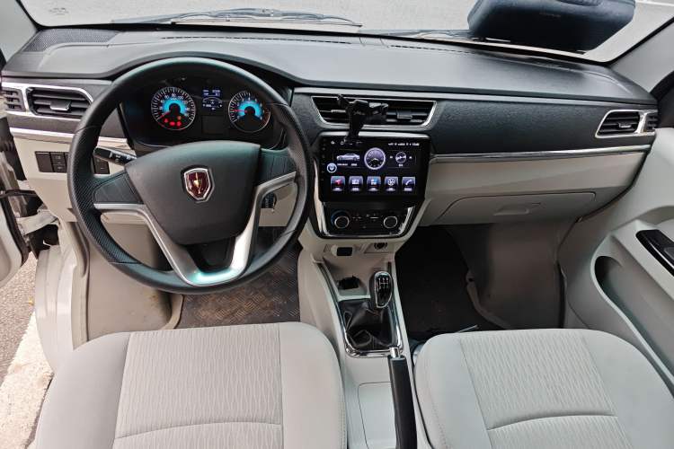 Used Jinbei New Hiace X30L 2024 Champion Edition Passenger Vehicle 5/6/7 Seats Center Console