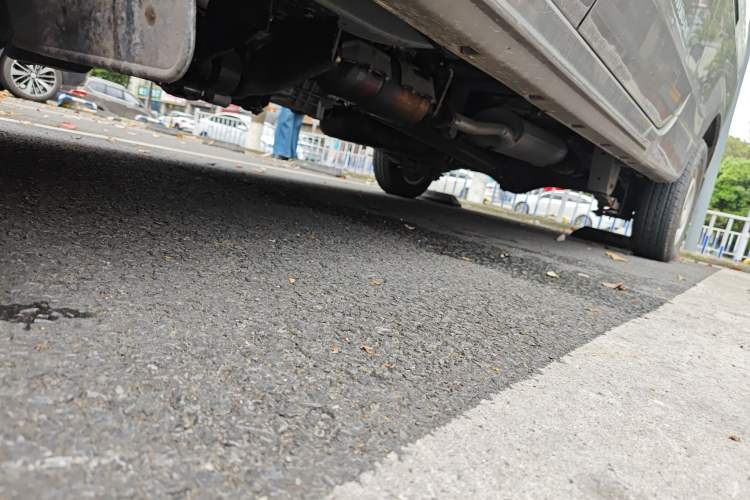Used Jinbei New Hiace X30L 2024 Champion Edition Passenger Vehicle 5/6/7 Seats Chassis Front Left