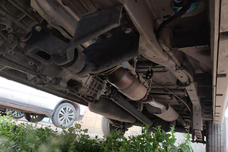 Used Jinbei New Hiace X30L 2024 Wealth Edition Passenger Vehicle 5/6/7 Seater Chassis Front Left