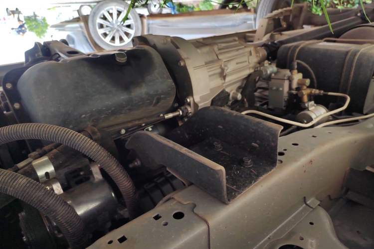 Used Jinbei New Hiace X30L 2024 Wealth Edition Passenger Van 5/6/7 Seater Front-Mounted Air Conditioning Chassis Front Right