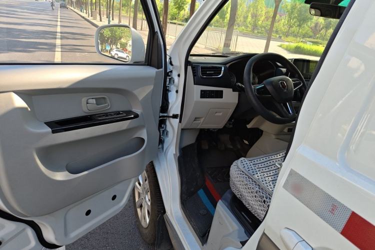 Used Jinbei New Hiace X30L 2024 Wealth Edition Van 2/5 Seats Driver Seat