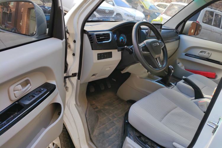 Used Jinbei New Hiace X30L 2024 Wealth Edition Passenger Vehicle 5/6/7 Seater Driver Seat