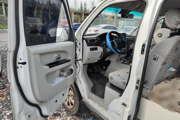 Used Jinbei New Hiace X30L 2024 Champion Edition Coach 5/6/7-Seater with Central Air Conditioning Driver Seat
