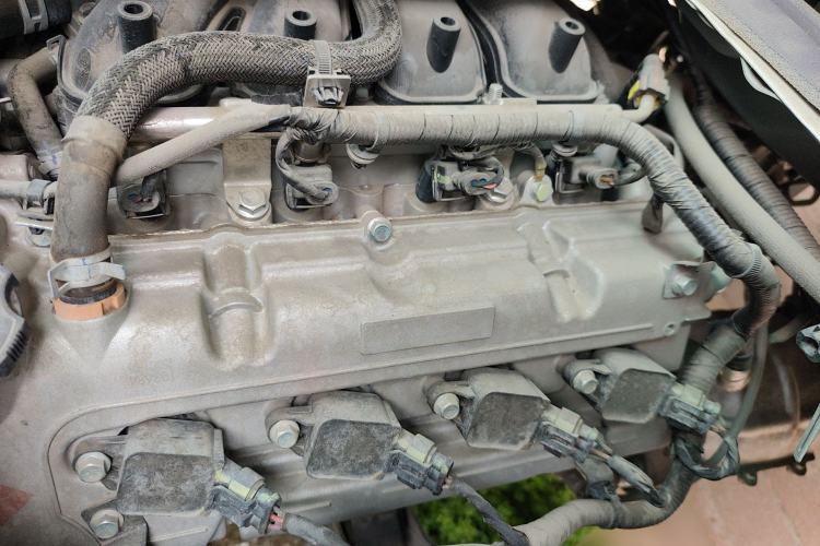 Used Jinbei New Hiace X30L 2024 Wealth Edition Passenger Vehicle 5/6/7 Seater Engine Bay