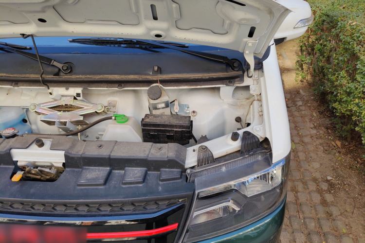 Used Jinbei New Hiace X30L 2024 Wealth Edition Passenger Vehicle 5/6/7 Seater Engine Bay Left
