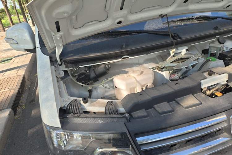 Used Jinbei New Hiace X30L 2024 Wealth Edition Van 2/5 Seats Engine Bay Right