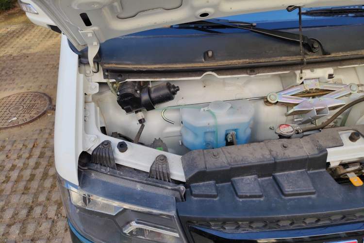 Used Jinbei New Hiace X30L 2024 Wealth Edition Passenger Vehicle 5/6/7 Seater Engine Bay Right