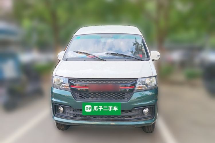 Used Jinbei New Hiace X30L 2024 Wealth Edition Passenger Vehicle 5/6/7 Seater Front