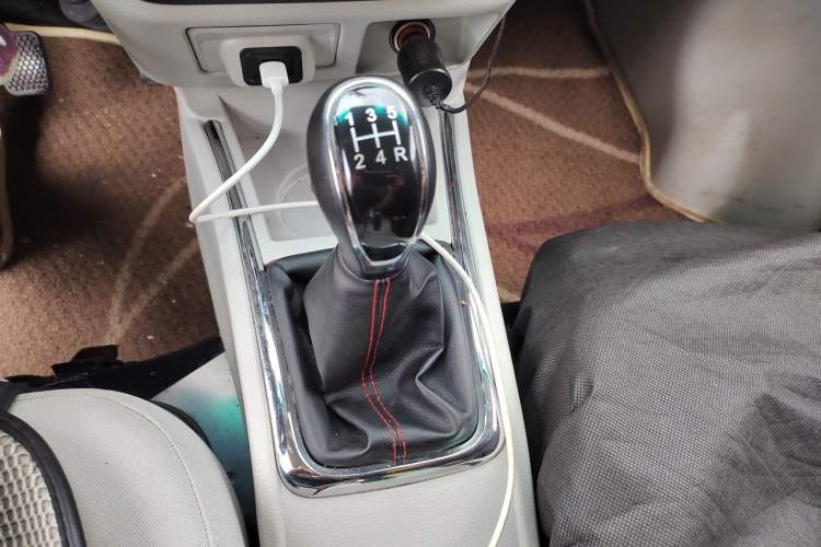 Used Jinbei New Hiace X30L 2024 Wealth Edition Passenger Van 5/6/7 Seater Front-Mounted Air Conditioning Gear Lever