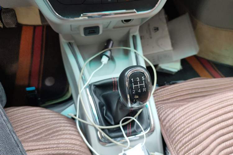 Used Jinbei New Hiace X30L 2024 Wealth Edition Passenger Vehicle 5/6/7 Seater Gear Lever