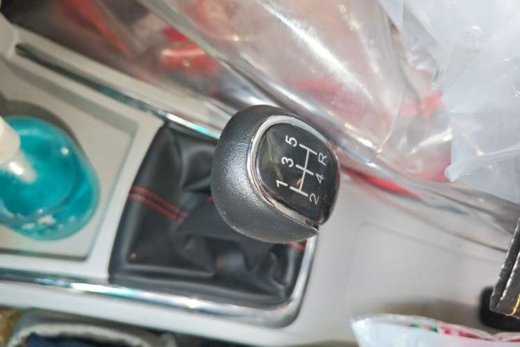 Used Jinbei New Hiace X30L 2024 Wealth Edition Passenger Vehicle 5/6/7 Seater Gear Lever