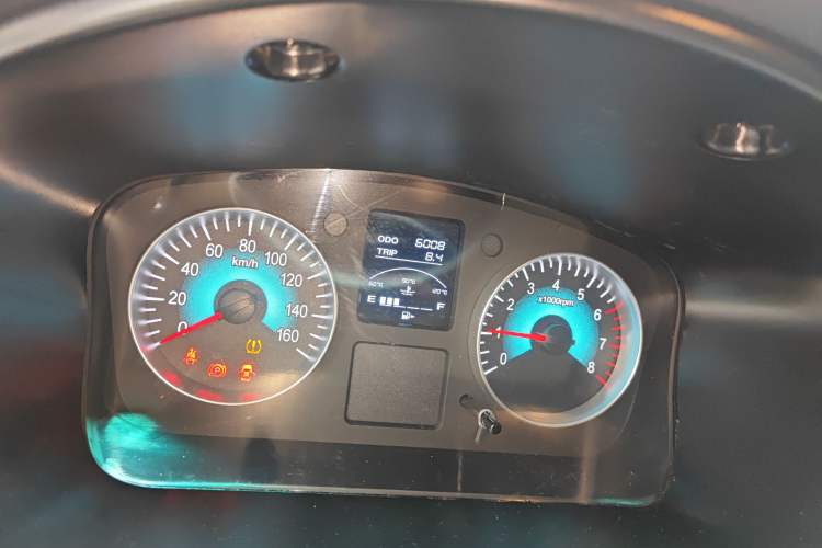 Used Jinbei New Hiace X30L 2024 Champion Edition Passenger Vehicle 5/6/7 Seats Odometer Close Up
