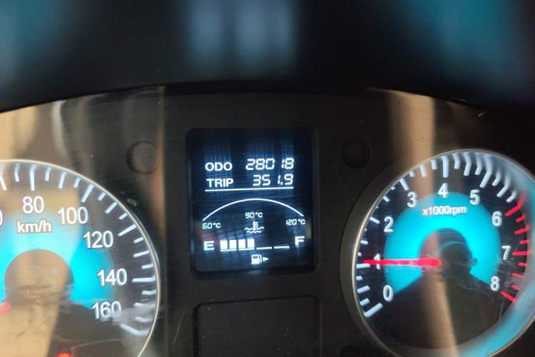Used Jinbei New Hiace X30L 2024 Wealth Edition Passenger Vehicle 5/6/7 Seater Odometer Close Up