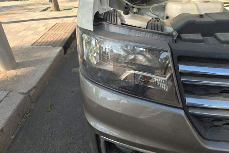 Used Jinbei New Hiace X30L 2024 Wealth Edition Van 2/5 Seats Right Front Headlight