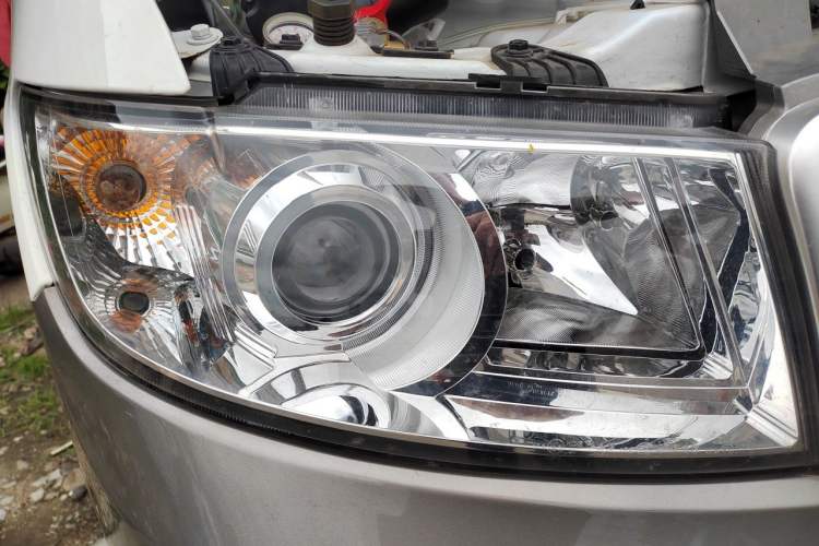 Used Jinbei New Hiace X30L 2024 Wealth Edition Passenger Van 5/6/7 Seater Front-Mounted Air Conditioning Right Front Headlight