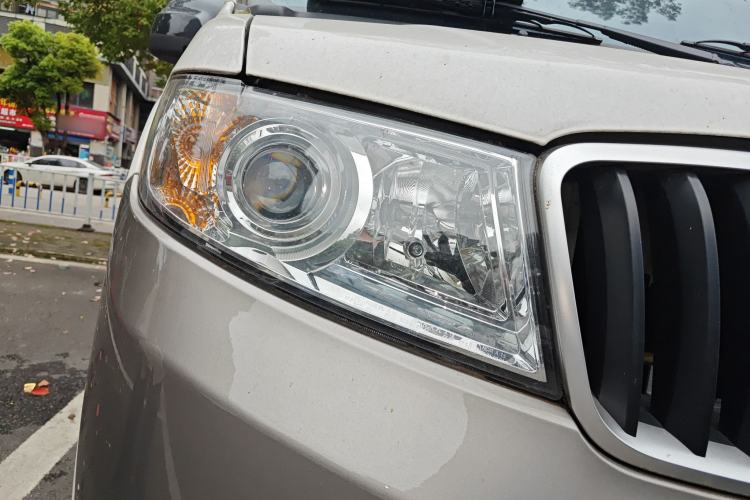 Used Jinbei New Hiace X30L 2024 Champion Edition Passenger Vehicle 5/6/7 Seats Right Front Headlight