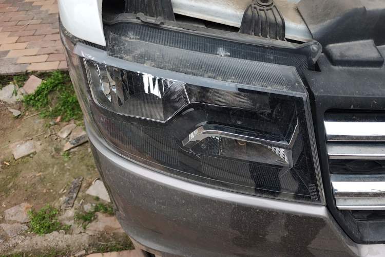 Used Jinbei New Hiace X30L 2024 Wealth Edition Passenger Vehicle 5/6/7 Seater Right Front Headlight