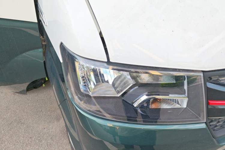 Used Jinbei New Hiace X30L 2024 Wealth Edition Passenger Vehicle 5/6/7 Seater Right Front Headlight