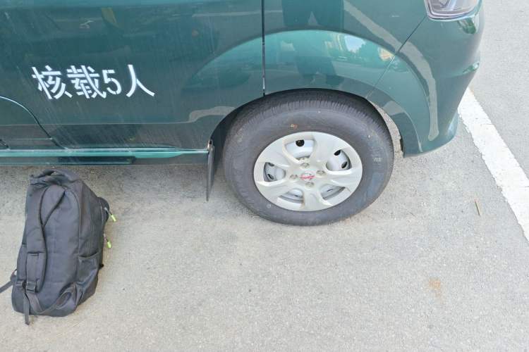Used Jinbei New Hiace X30L 2024 Wealth Edition Passenger Vehicle 5/6/7 Seater Right Front Wheel Hub