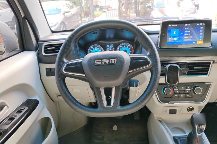 Used Jinbei New Hiace X30L 2024 Wealth Edition Passenger Vehicle 5/6/7 Seater Steering Wheel
