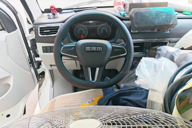 Used Jinbei New Hiace X30L 2024 Wealth Edition Passenger Vehicle 5/6/7 Seater Steering Wheel
